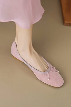 Elegant Caramel-Colored Lambskin Bow Flat Shoes for Women - Timeless Design, Shallow Mouth, Perfect for Everyday Wear