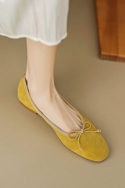 Elegant Caramel-Colored Lambskin Bow Flat Shoes for Women - Timeless Design, Shallow Mouth, Perfect for Everyday Wear