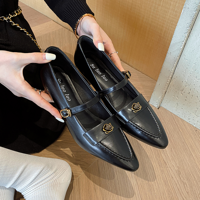 Elegant Chinese-Style Vintage Mid-Heel Shoes for Women - Handmade Genuine Leather Deer and Nara Commuting Footwear Elegant Chinese-Style Vintage Mid-Heel Shoes for Women - Handmade Genuine Leather Deer and Nara Commuting Footwear