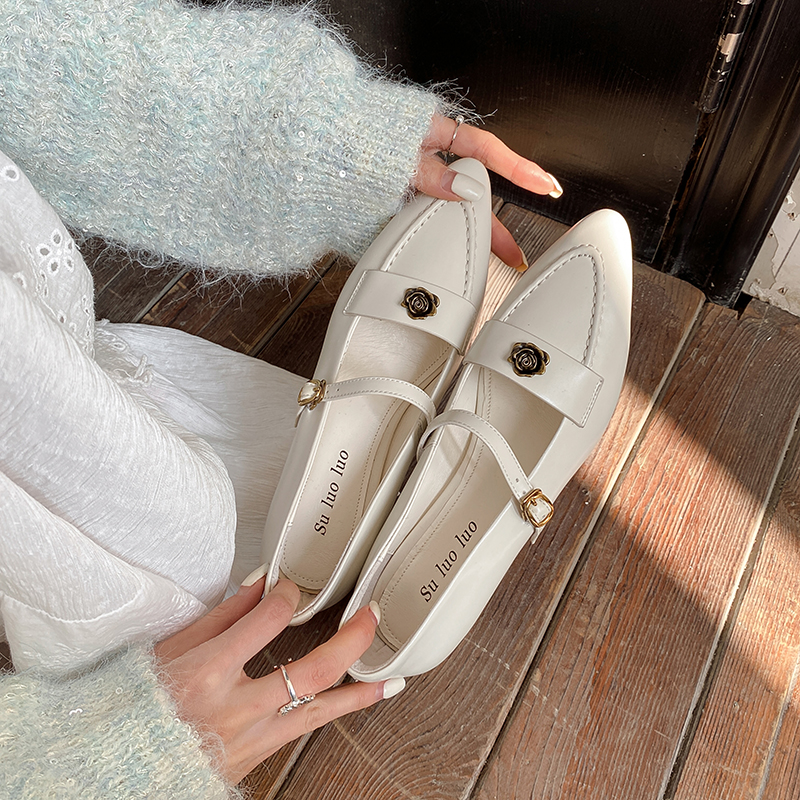 Elegant Chinese-Style Vintage Mid-Heel Shoes for Women - Handmade Genuine Leather Deer and Nara Commuting Footwear Elegant Chinese-Style Vintage Mid-Heel Shoes for Women - Handmade Genuine Leather Deer and Nara Commuting Footwear