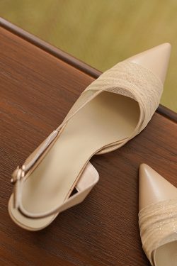 Elegant Genuine Leather Slim Pointed Low-Heeled Flat Sandals - Italian Style Footwear for Chic Summer Looks