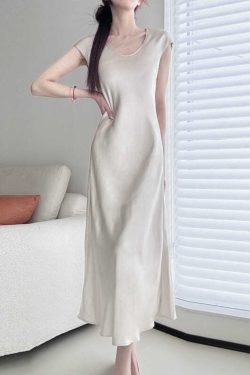 Elegant Heavy Satin Diagonal Cut U-Neck Short Sleeve Dress for Women – Summer 2025 Slim Commuter Style, Chic Evening Wear