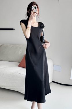 Elegant Heavy Satin Diagonal Cut U-Neck Short Sleeve Dress for Women – Summer 2025 Slim Commuter Style, Chic Evening Wear