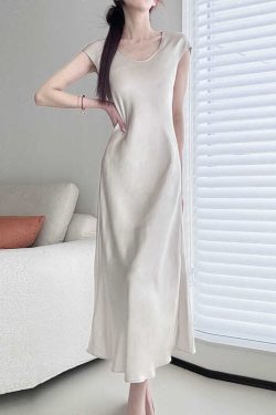 Elegant Heavy Satin Diagonal Cut U-Neck Short Sleeve Dress for Women – Summer 2025 Slim Commuter Style, Chic Evening Wear