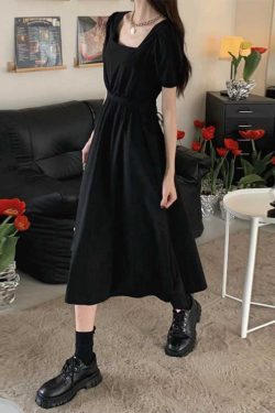 Elegant Hepburn-Style Black Square-Neck Dress for Women, 2025 Summer, High-End Waist-Cinching Mid-Length Fashion