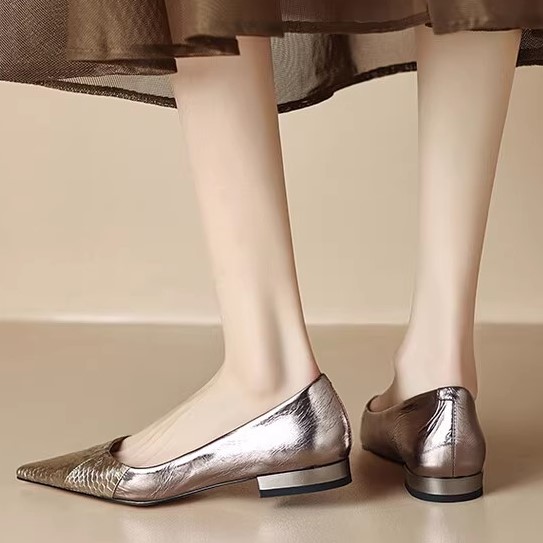 Elegant Italian Versatile Pointed-Toe Flats in Soft Leather - Chic French Fashion Shallow Mouth Shoes for Effortless Style Elegant Italian Versatile Pointed-Toe Flats in Soft Leather - Chic French Fashion Shallow Mouth Shoes for Effortless Style