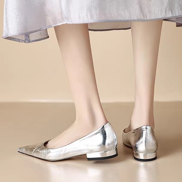 Elegant Italian Versatile Pointed-Toe Flats in Soft Leather - Chic French Fashion Shallow Mouth Shoes for Effortless Style Elegant Italian Versatile Pointed-Toe Flats in Soft Leather - Chic French Fashion Shallow Mouth Shoes for Effortless Style