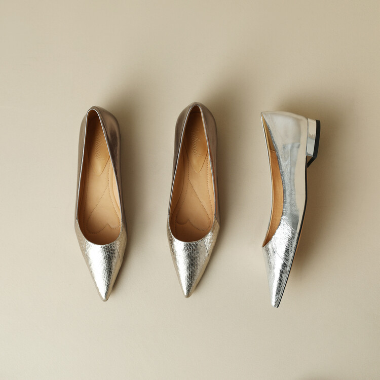 Elegant Italian Versatile Pointed-Toe Flats in Soft Leather - Chic French Fashion Shallow Mouth Shoes for Effortless Style Elegant Italian Versatile Pointed-Toe Flats in Soft Leather - Chic French Fashion Shallow Mouth Shoes for Effortless Style