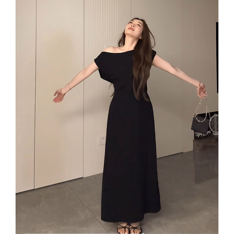 Elegant Off-Shoulder Long Black Dress for Women - Plus Size Summer Style, Flattering for Curvy Figures, Cinched Waist Design Elegant Off-Shoulder Long Black Dress for Women - Plus Size Summer Style, Flattering for Curvy Figures, Cinched Waist Design