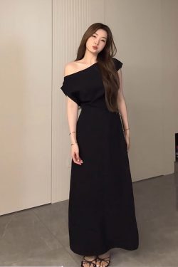 Elegant Off-Shoulder Long Black Dress for Women - Plus Size Summer Style, Flattering for Curvy Figures, Cinched Waist Design