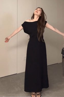 Elegant Off-Shoulder Long Black Dress for Women - Plus Size Summer Style, Flattering for Curvy Figures, Cinched Waist Design
