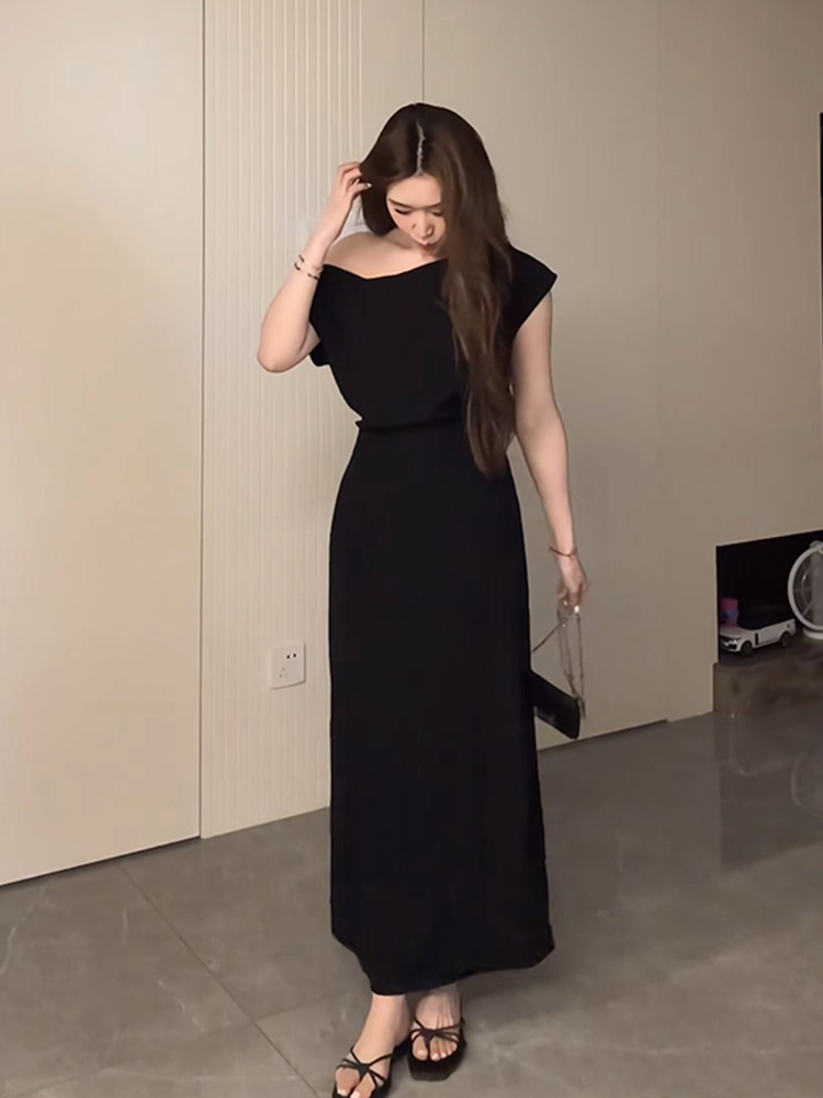 Elegant Off-Shoulder Long Black Dress for Women - Plus Size Summer Style, Flattering for Curvy Figures, Cinched Waist Design Elegant Off-Shoulder Long Black Dress for Women - Plus Size Summer Style, Flattering for Curvy Figures, Cinched Waist Design