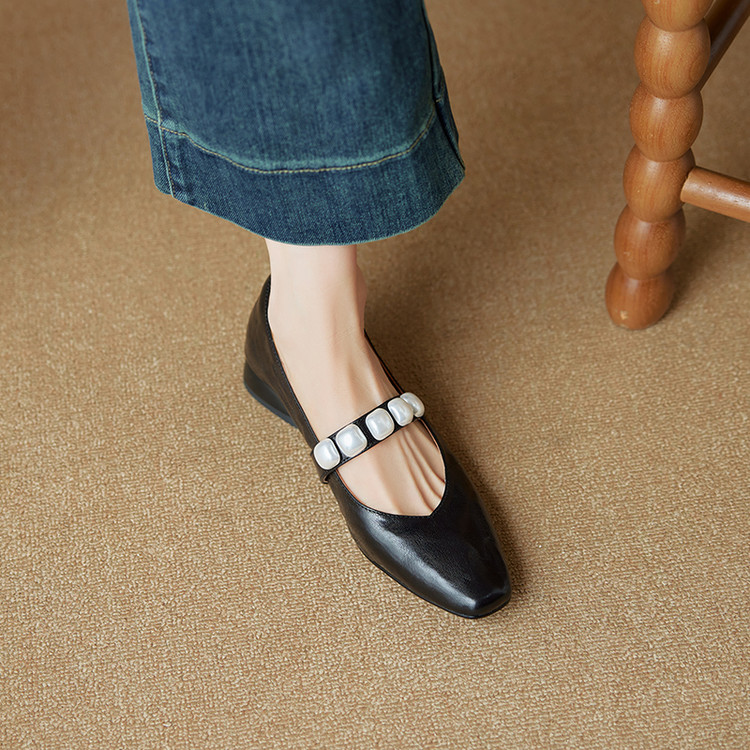 Elegant Pearl One-Strap Mary Jane Shoes for Women - Versatile Shallow Mouth Flats, Chic Italian Style Elegant Pearl One-Strap Mary Jane Shoes for Women - Versatile Shallow Mouth Flats, Chic Italian Style