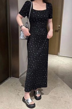 Elegant Plus Size Floral Maxi Dress - French Style, Waist-Cinching Design, Flattering Short Sleeves for Summer Curvy Fashion