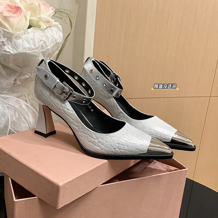 Elegant Pointed Toe High Heels with Ankle Strap for Women - Chic Italian Style Fashionable Footwear Elegant Pointed Toe High Heels with Ankle Strap for Women - Chic Italian Style Fashionable Footwear