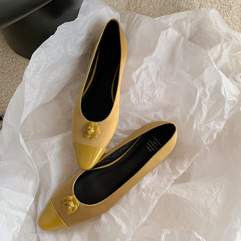 Elegant Satin Pointed Flat Shoes for Women - Fashionable Small Fragrant Camellia Design, Perfect for 90s and Y2K Styles Elegant Satin Pointed Flat Shoes for Women - Fashionable Small Fragrant Camellia Design, Perfect for 90s and Y2K Styles