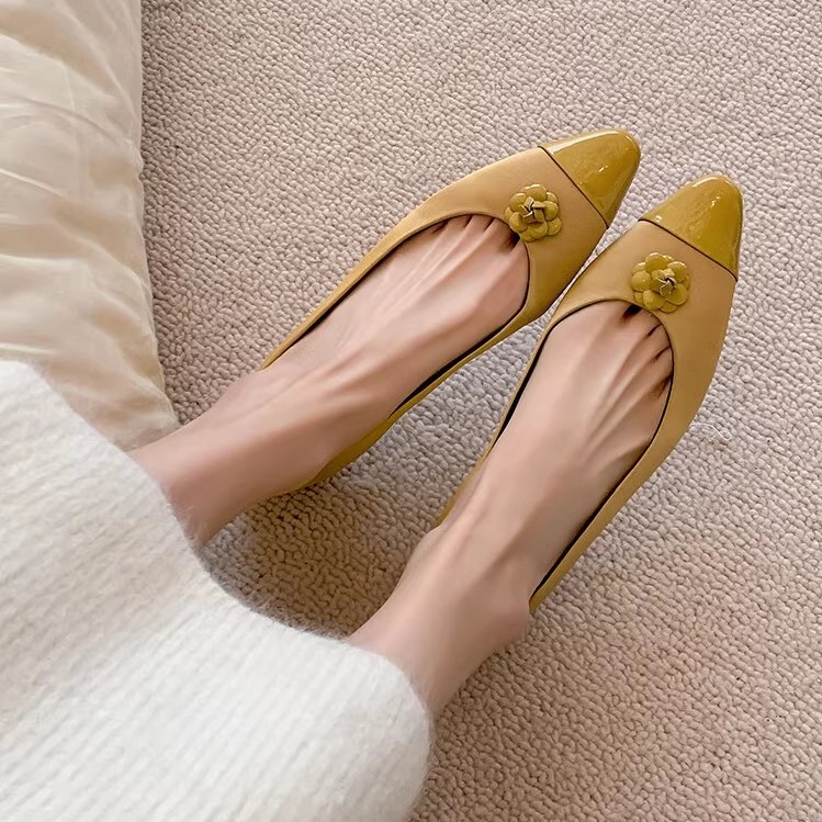 Elegant Satin Pointed Flat Shoes for Women - Fashionable Small Fragrant Camellia Design, Perfect for 90s and Y2K Styles Elegant Satin Pointed Flat Shoes for Women - Fashionable Small Fragrant Camellia Design, Perfect for 90s and Y2K Styles