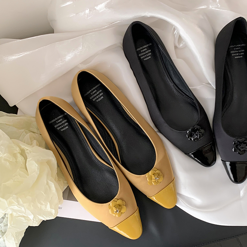 Elegant Satin Pointed Flat Shoes for Women - Fashionable Small Fragrant Camellia Design, Perfect for 90s and Y2K Styles Elegant Satin Pointed Flat Shoes for Women - Fashionable Small Fragrant Camellia Design, Perfect for 90s and Y2K Styles