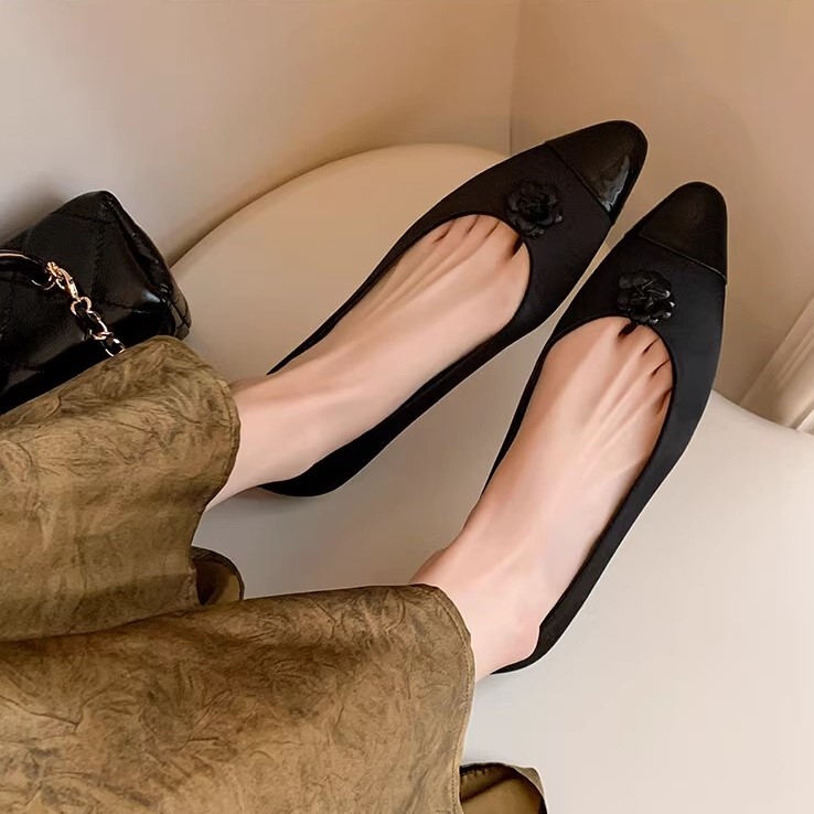 Elegant Satin Pointed Flat Shoes for Women - Fashionable Small Fragrant Camellia Design, Perfect for 90s and Y2K Styles Elegant Satin Pointed Flat Shoes for Women - Fashionable Small Fragrant Camellia Design, Perfect for 90s and Y2K Styles