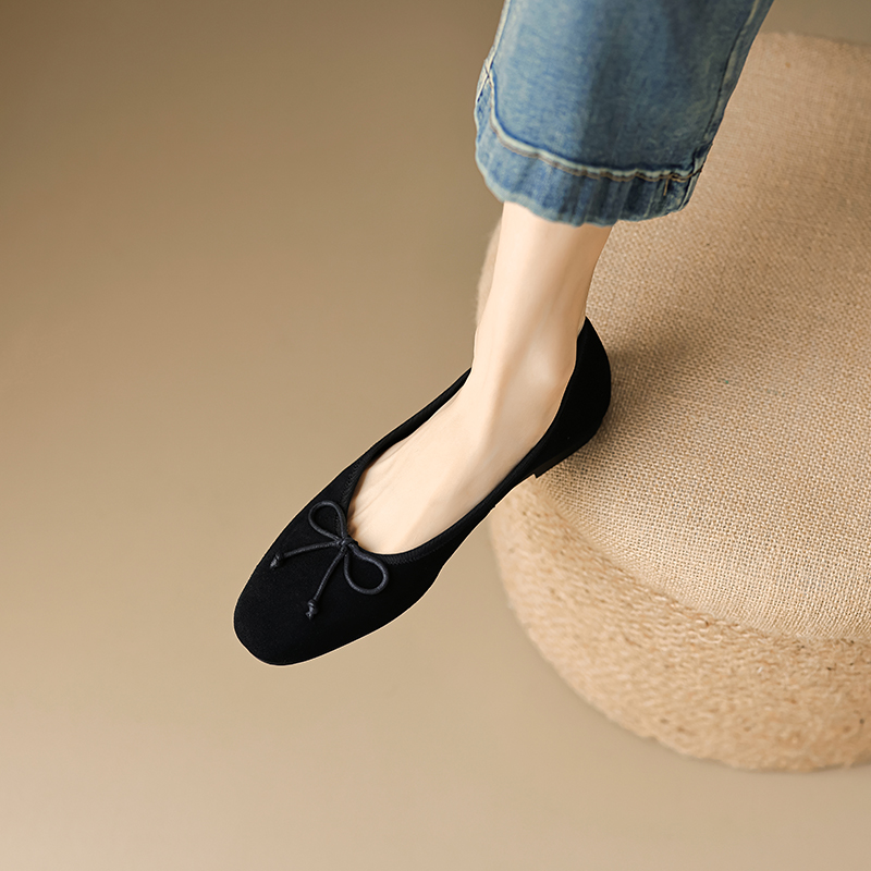 Elegant Sheepskin Bow Flat Shoes for Women - Timeless Shallow Mouth Design, Perfect for Everyday Wear, Chic and Comfortable Footwear Elegant Sheepskin Bow Flat Shoes for Women - Timeless Shallow Mouth Design, Perfect for Everyday Wear, Chic and Comfortable Footwear