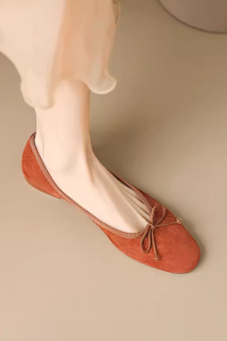 Elegant Sheepskin Bow Flat Shoes for Women - Timeless Shallow Mouth Design, Perfect for Everyday Wear, Chic and Comfortable Footwear