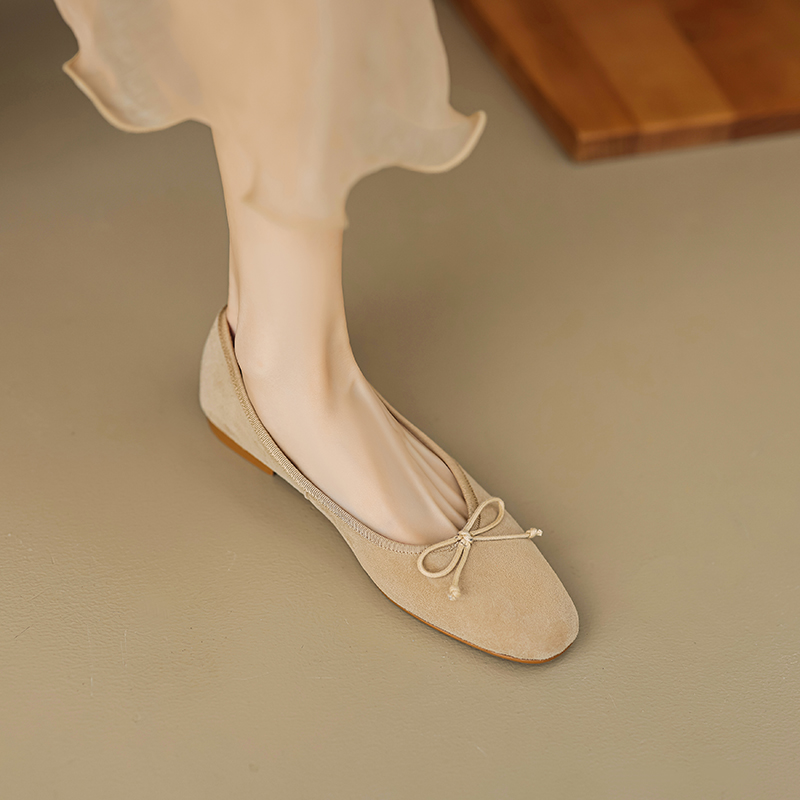 Elegant Sheepskin Bow Flat Shoes for Women - Timeless Shallow Mouth Design, Perfect for Everyday Wear, Chic and Comfortable Footwear Elegant Sheepskin Bow Flat Shoes for Women - Timeless Shallow Mouth Design, Perfect for Everyday Wear, Chic and Comfortable Footwear