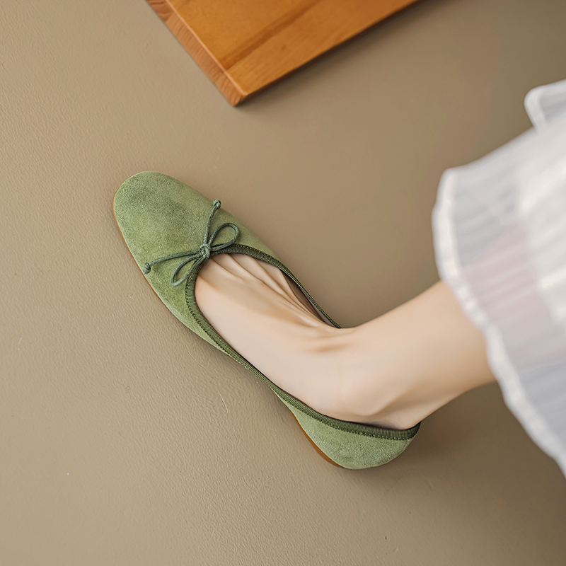 Elegant Sheepskin Bow Flat Shoes for Women - Timeless Shallow Mouth Design, Perfect for Everyday Wear, Chic and Comfortable Footwear Elegant Sheepskin Bow Flat Shoes for Women - Timeless Shallow Mouth Design, Perfect for Everyday Wear, Chic and Comfortable Footwear