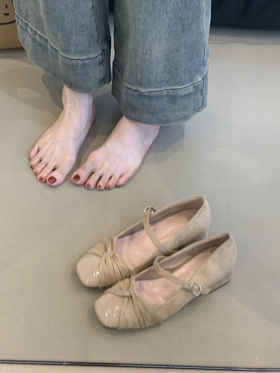 Elegant Sheepskin Square Toe Mary Jane Shoes for Women - French Style High-Heeled Chunky Heel Flats in Gentle Fairy Aesthetic Elegant Sheepskin Square Toe Mary Jane Shoes for Women - French Style High-Heeled Chunky Heel Flats in Gentle Fairy Aesthetic