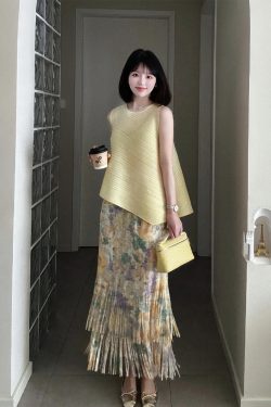 Elegant White Sleeveless Top with Pleated Tassel Skirt - Spring Summer Women's Fashion, Miyake Style, Chic and Trendy Look