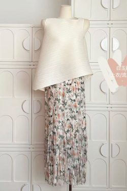 Elegant White Sleeveless Top with Pleated Tassel Skirt - Spring Summer Women's Fashion, Miyake Style, Chic and Trendy Look