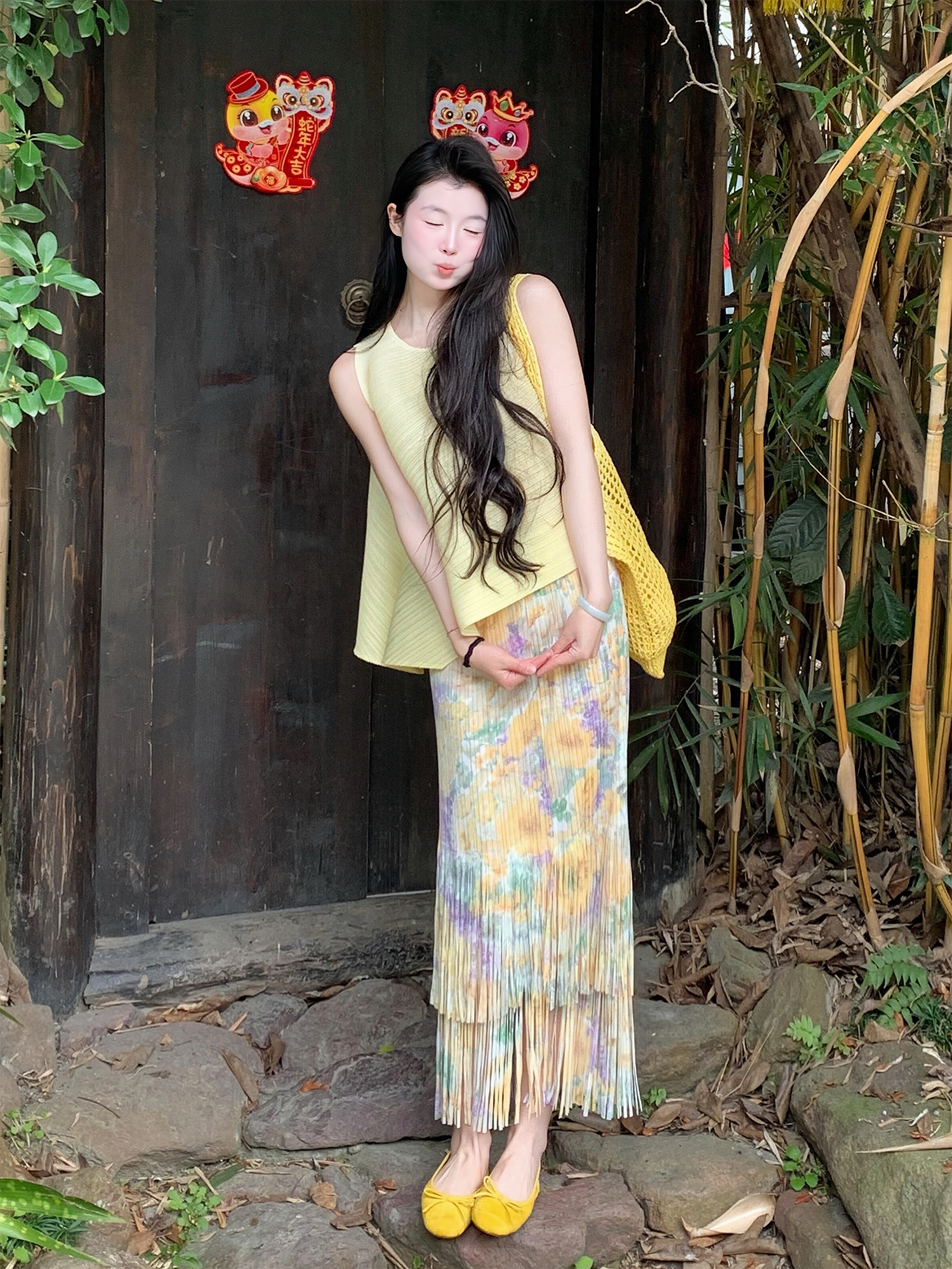 Elegant White Sleeveless Top with Pleated Tassel Skirt - Spring Summer Women's Fashion, Miyake Style, Chic and Trendy Look Elegant White Sleeveless Top with Pleated Tassel Skirt - Spring Summer Women's Fashion, Miyake Style, Chic and Trendy Look