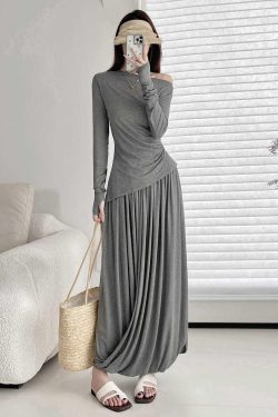Elegant Women's Spring-Summer Outfit: Fitted Long-Sleeve T-Shirt with One-Word Collar and Pleated Skirt with Pocket