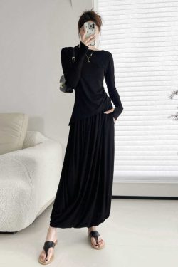 Elegant Women's Spring-Summer Outfit: Fitted Long-Sleeve T-Shirt with One-Word Collar and Pleated Skirt with Pocket