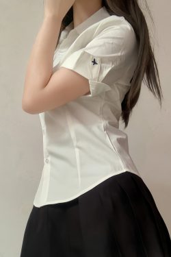 Embroidered College Style Short Sleeve Shirt - Slim Fit, Waist-Defining, Versatile White and Blue Top for Summer