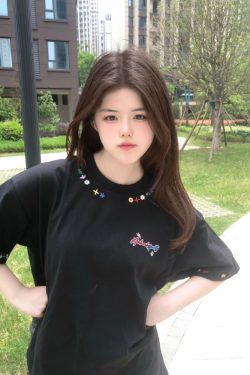 Embroidered Floral Letter Heavyweight Short Sleeve T-Shirt for Women - Summer 2025 Trendy Couple's Top, Unique and Stylish