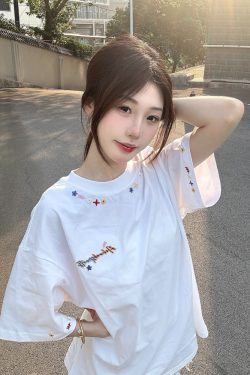 Embroidered Floral Letter Heavyweight Short Sleeve T-Shirt for Women - Summer 2025 Trendy Couple's Top, Unique and Stylish