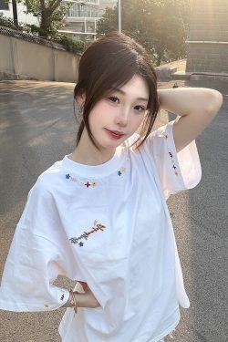 Embroidered Floral Letter Heavyweight Short Sleeve T-Shirt for Women - Summer 2025 Trendy Couple's Top, Unique and Stylish