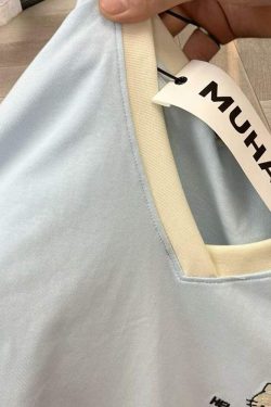 Embroidered Kitty Cat V-Neck Short Sleeve T-Shirt for Women - Unique Cartoon Design, Summer Style, Cute & Cool Girl Fashion