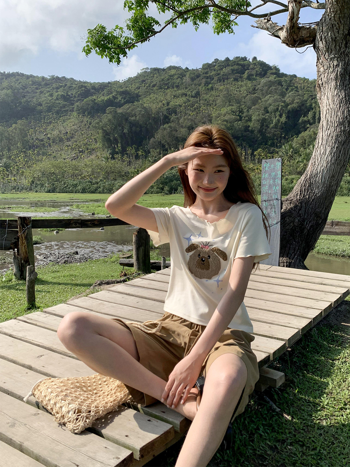 Embroidered Short-Sleeve T-Shirt for Women - Big Round Neck, Summer 2025, Petite Fit, Cute Dog Design, Casual Style Embroidered Short-Sleeve T-Shirt for Women - Big Round Neck, Summer 2025, Petite Fit, Cute Dog Design, Casual Style