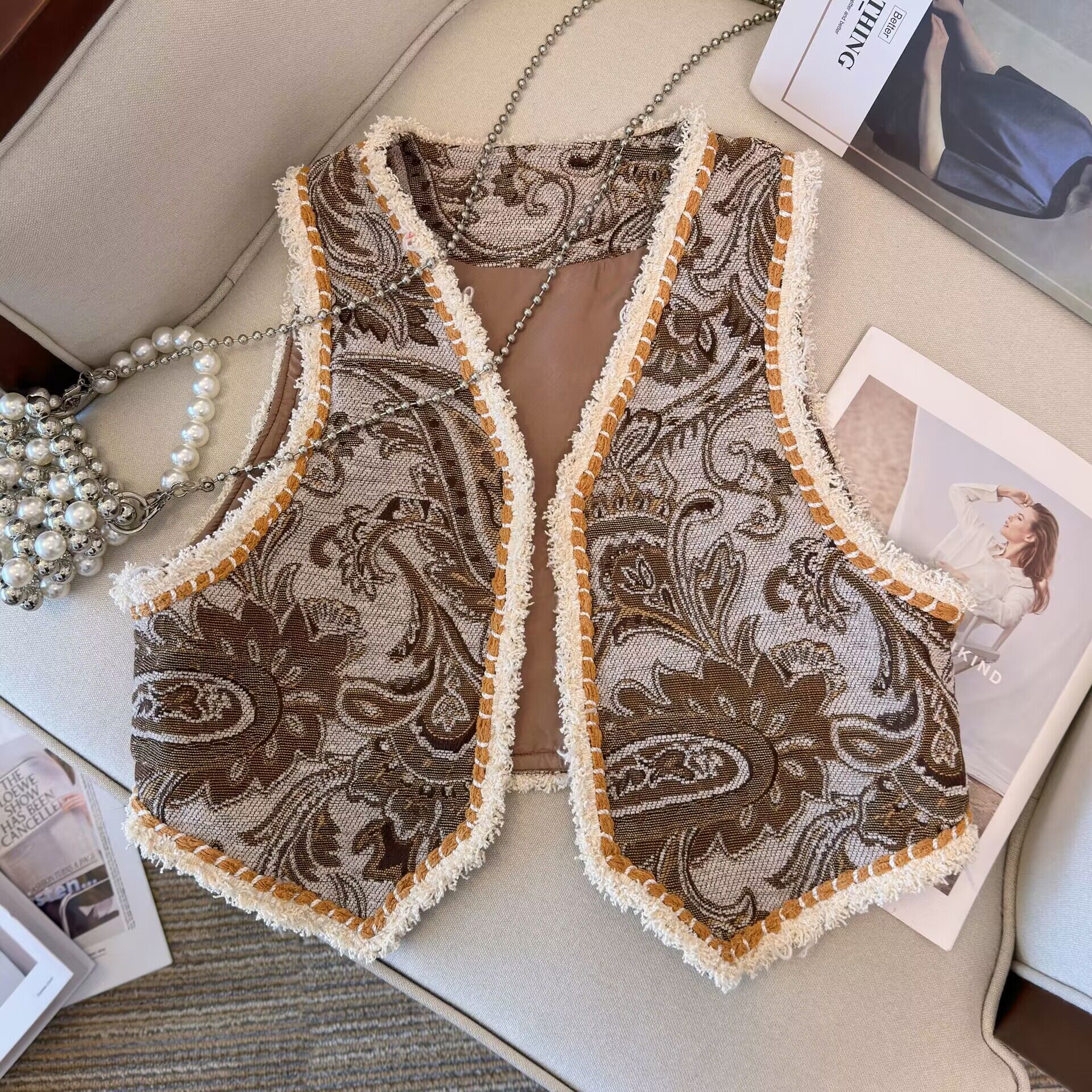 Ethnic Style Jacquard Embroidered Vest - Short Retro Cardigan for Travel, Inspired by Xinjiang and Northwest Tibet Fashion Ethnic Style Jacquard Embroidered Vest - Short Retro Cardigan for Travel, Inspired by Xinjiang and Northwest Tibet Fashion