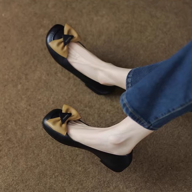 Fashionable Women's Genuine Leather Slip-On Flats with French Round-Toe and Bowknot Detail - Italian Style Shoes Fashionable Women's Genuine Leather Slip-On Flats with French Round-Toe and Bowknot Detail - Italian Style Shoes