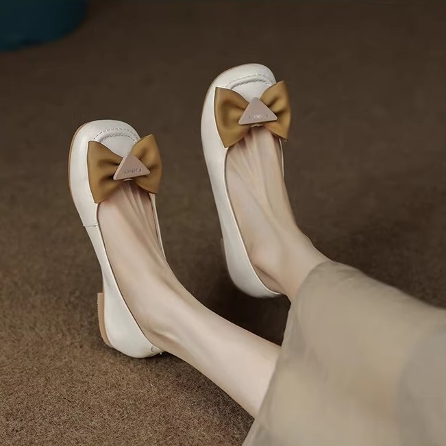 Fashionable Women's Genuine Leather Slip-On Flats with French Round-Toe and Bowknot Detail - Italian Style Shoes Fashionable Women's Genuine Leather Slip-On Flats with French Round-Toe and Bowknot Detail - Italian Style Shoes