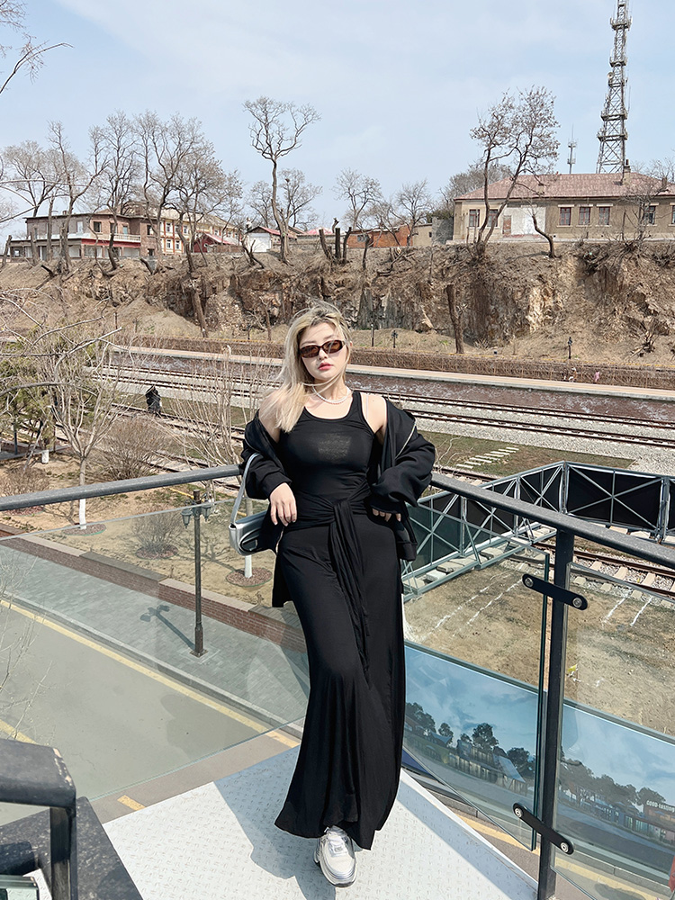 Faux Two-Piece Black Vest Dress - American Street Style Mid-Length Sleeveless Dress with Slimming Fit and Long Skirt Faux Two-Piece Black Vest Dress - American Street Style Mid-Length Sleeveless Dress with Slimming Fit and Long Skirt