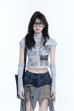 Fitted Cropped Short Sleeve T-Shirt for Women - Spicy Girl Design with Half High Neck, Perfect for Layering, Trendy Style