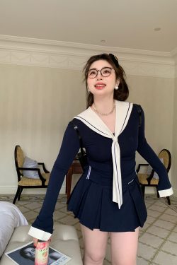 Fitted T-Shirt with Detachable Navy Collar Vest - Tokyo Style Senior Sister Top for a Chic, Slightly Chubby Fit