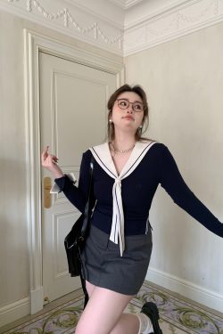 Fitted T-Shirt with Detachable Navy Collar Vest - Tokyo Style Senior Sister Top for a Chic, Slightly Chubby Fit