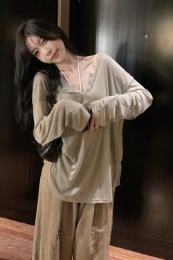 Flattering Plus Size Long Sleeve T-Shirt for Women, Lightweight Loose-Fitting Sun Protection Top, Ideal for Curvy Figures