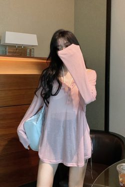 Flattering Plus Size Long Sleeve T-Shirt for Women, Lightweight Loose-Fitting Sun Protection Top, Ideal for Curvy Figures