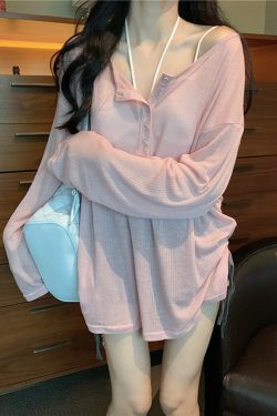 Flattering Plus Size Long Sleeve T-Shirt for Women, Lightweight Loose-Fitting Sun Protection Top, Ideal for Curvy Figures