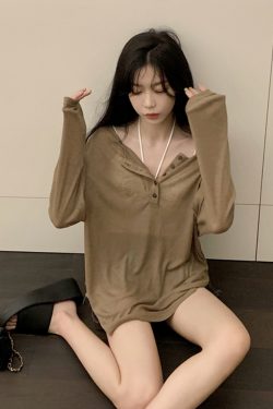 Flattering Plus Size Long Sleeve T-Shirt for Women, Lightweight Loose-Fitting Sun Protection Top, Ideal for Curvy Figures